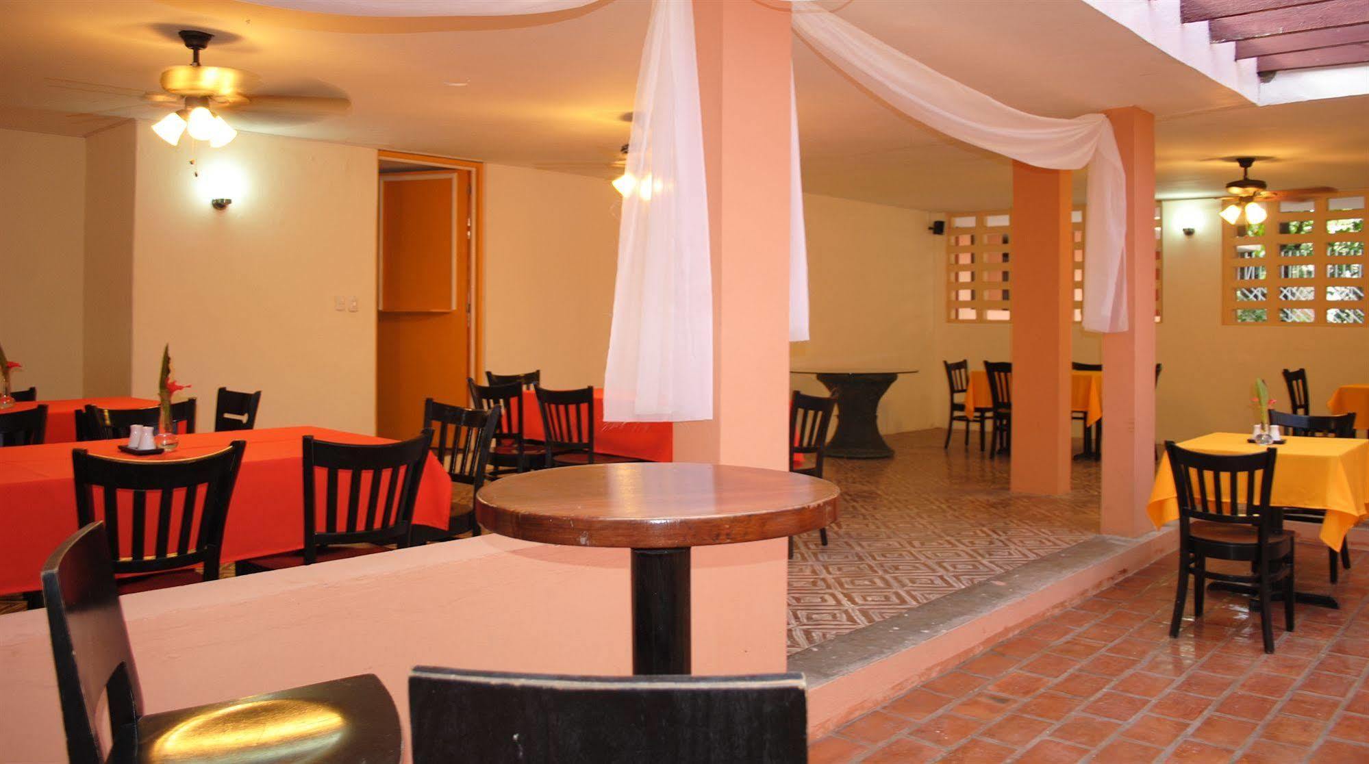 Hotel Imperial Cap-Haitien Bagian luar foto